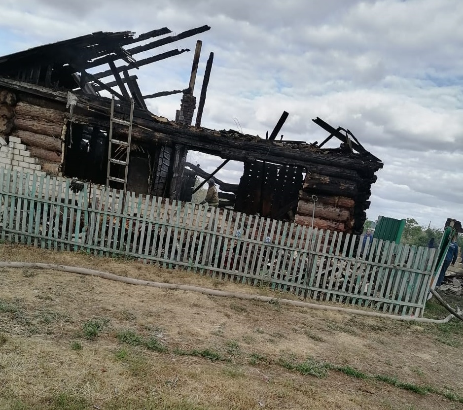 Огнем полностью уничтожен жилой дом