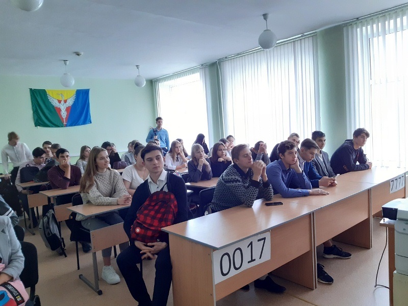 Октябрьские полицейские проводят агитацию старшеклассников к поступлению в учебные заведения МВД России