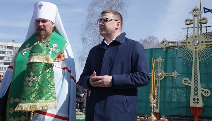 В Челябинске освятили кресты для куполов строящегося Христорождественского кафедрального собора