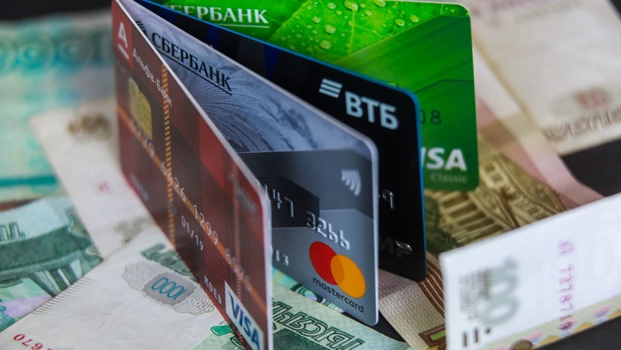 Более 50 тысяч рублей «увели» мошенники у женщины с банковской карты