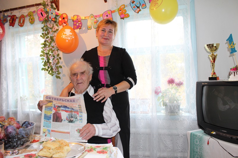 В Октябрьском районе  житель села Маячное  отметил 100 - летний юбилей