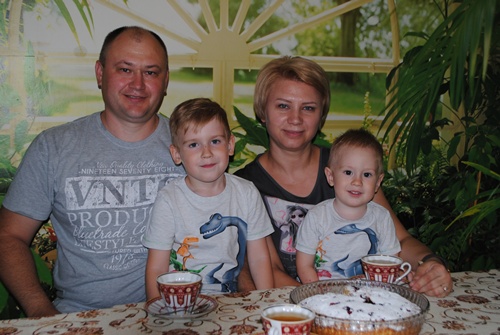 Семья Кадниковых «родилась» в День семьи, любви и верности