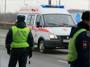 Сотрудники Госавтоинспекции устанавливают обстоятельства автоаварии в Октябрьском районе