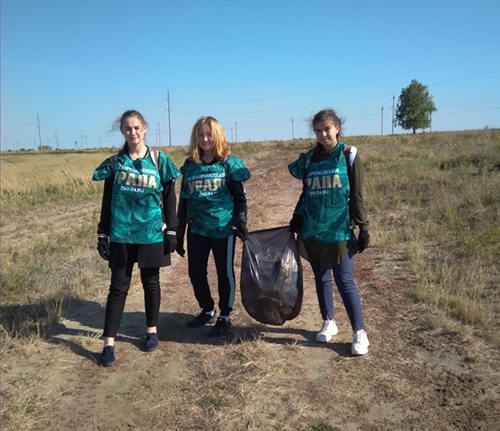 Сельские волонтеры участвуют в экологической акции