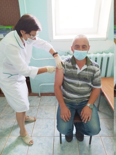 Губернатор поставил прививку от ковида и призывает жителей пройти вакцинацию
