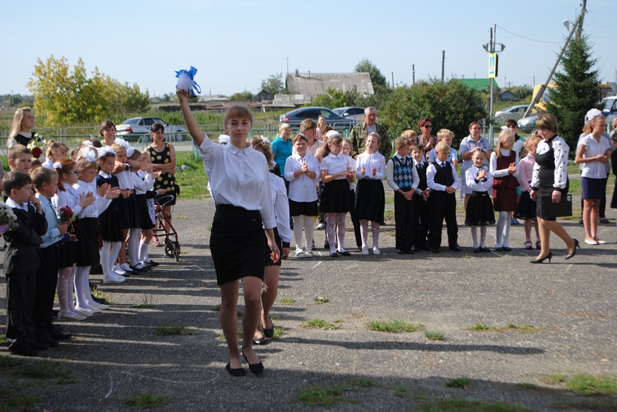 В Кочердыкской школе в этом году 10 первоклашек и две выпускницы