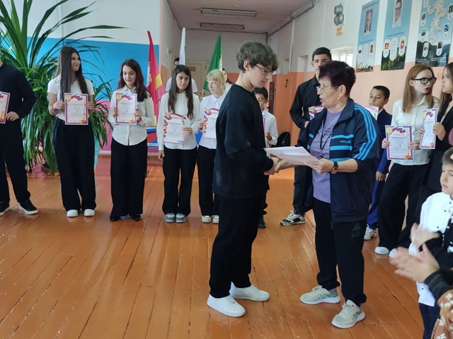 Кто победил в школьном кроссе?