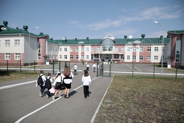 В Челябинской области стартовал прием заявок на участие в программе «Земский учитель»