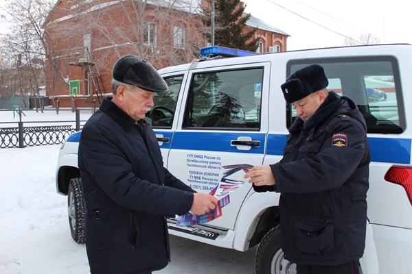 Полицейские Октябрьского района в рамках акции «Останови мошенника» проводят беседы с населением