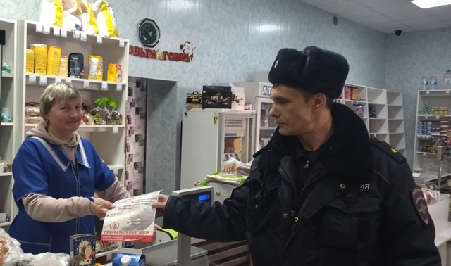 Участковые уполномоченные полиции продолжают разъяснять жителям Октябрьского района как защититься от мошенников