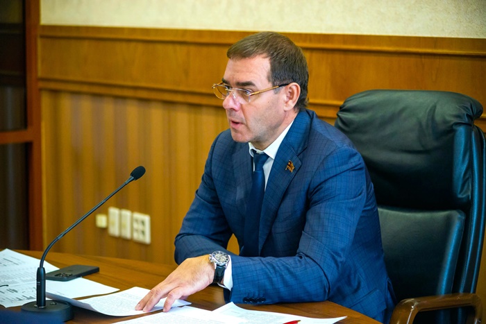 Александр Лазарев провел совещание с депутатами фракции «Единая Россия» всех уровней власти