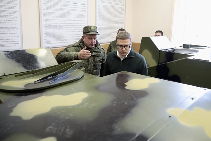 Алексей Текслер посетил танковую дивизию Центрального военного округа в Челябинской области