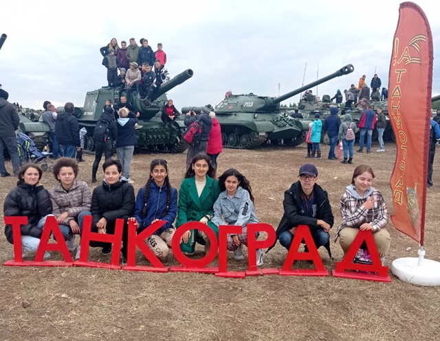 Наши школьники побывали на танковом фестивале