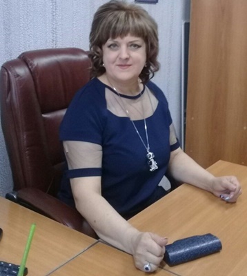 Елена  Хвостик, директор Дома детского творчества