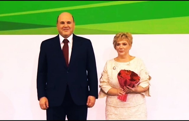 Михаил Мишустин поздравил сотрудницу «СИТНО» с присвоением почетного звания